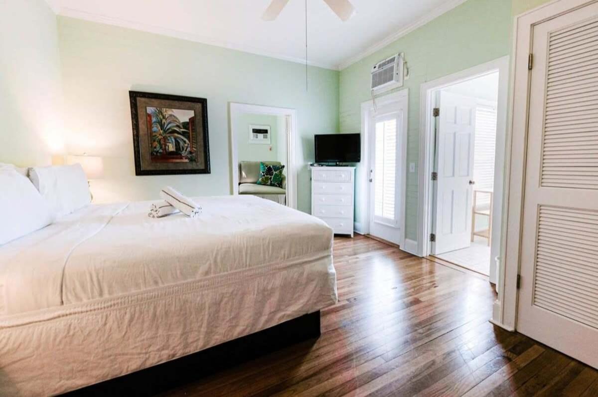 Deluxe King With Balcony - At James House With Parking! Key West Esterno foto