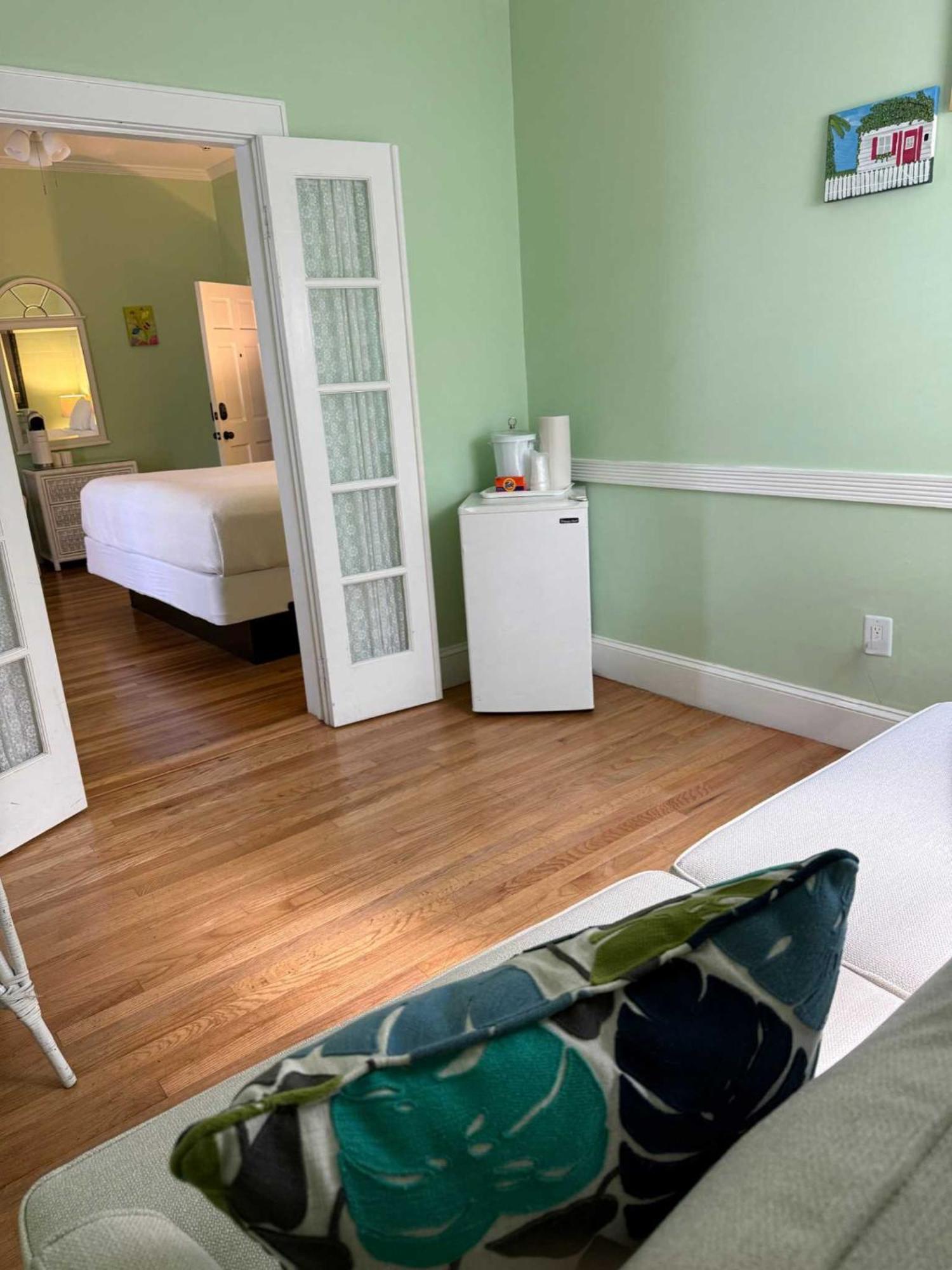Deluxe King With Balcony - At James House With Parking! Key West Esterno foto