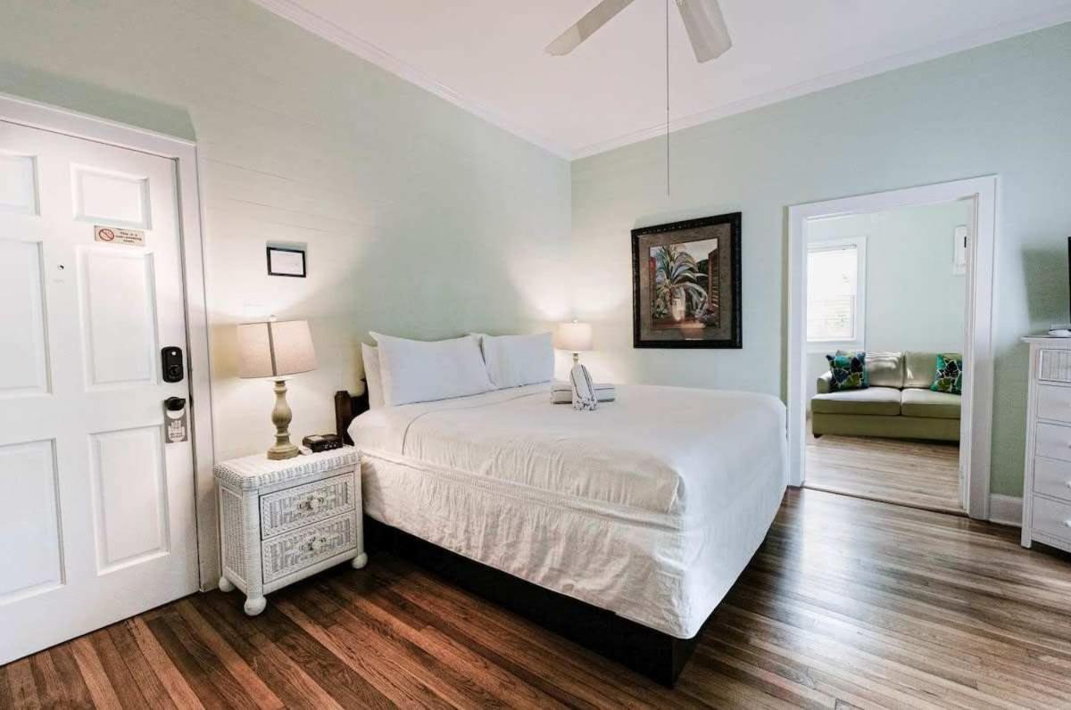 Deluxe King With Balcony - At James House With Parking! Key West Esterno foto
